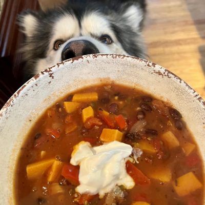 Picture of bowl of chili with sour cream on top.